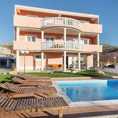 5963c Apartment