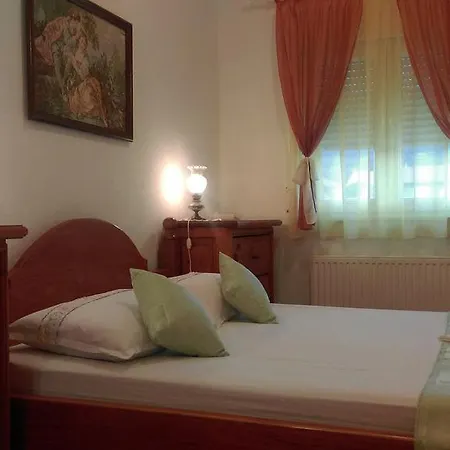 Apartment 5963c